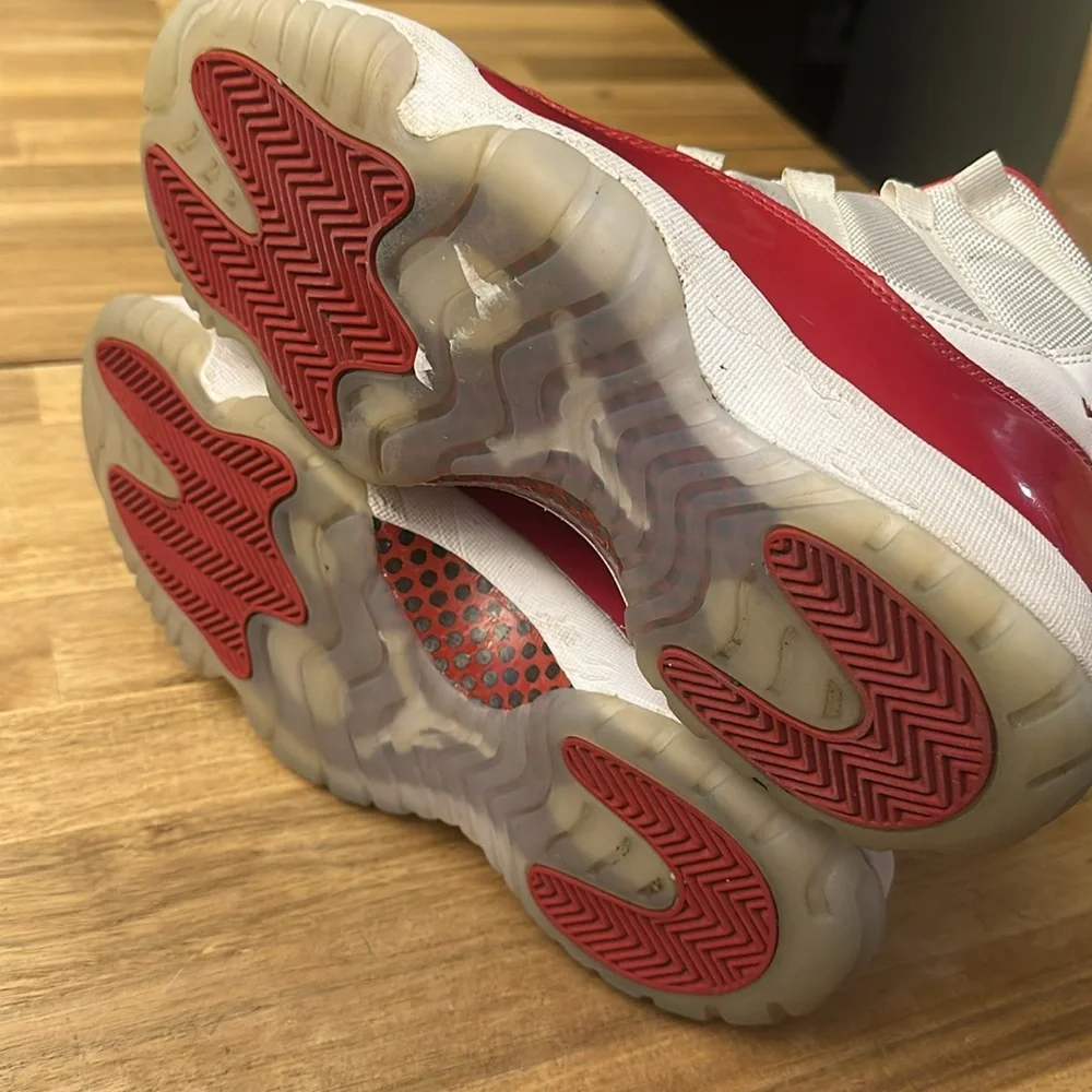 JORDAN 11 retro cherry red
